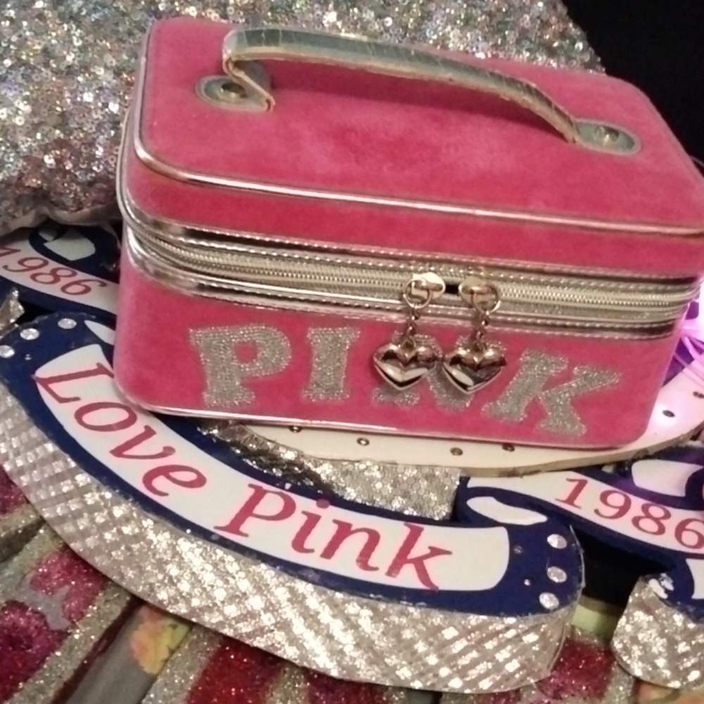 SOLD PINK VS ULTRA RARE TRAIN CASE